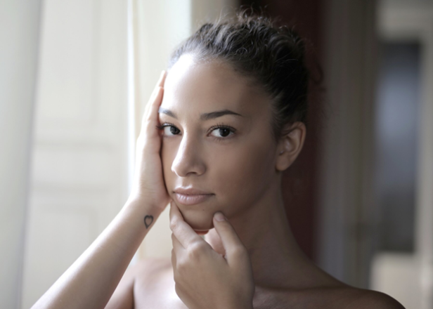 ¿Cómo revitalizar una piel opaca y sin brillo? Causas y soluciones efectivas