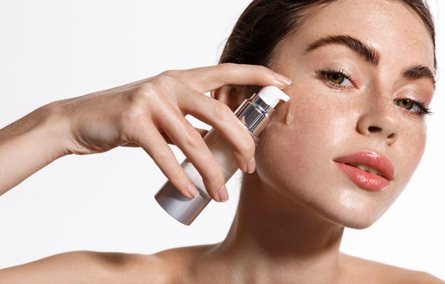 Cómo exfoliar la piel mixta de forma segura y efectiva