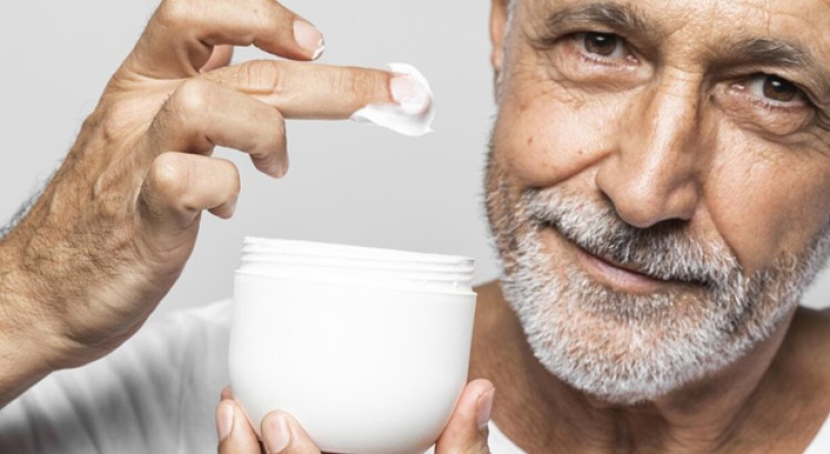 Mejores cremas para hombres de 50 años: combate arrugas y rejuvenece